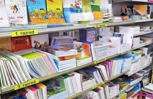 Založniki so na nogah, saj je denarja, ki ga ministrstvo 
namenja za nakup učbenikov in ostalih gradiv, po njihovem 
mnenju premalo. 