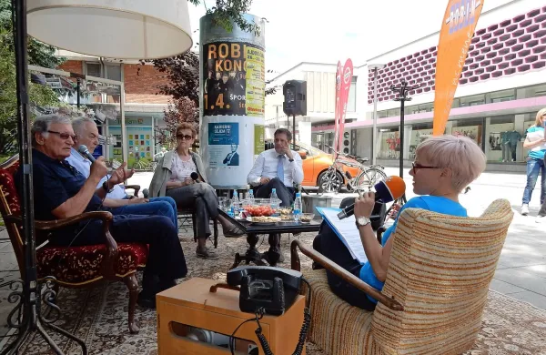 Danes ima Radio Robin znova dnevno sobo na prostem.