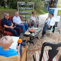 Tam Robinovci kramljajo s posebnimi gosti, ...  