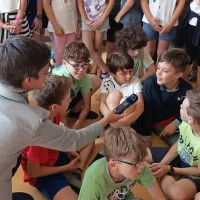 Radio Koper obdaril otroke dvojezične &scaron;ole v &Scaron;petru
