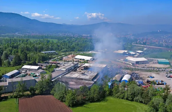 V Kemisu zgorelo 871 ton odpadkov, več kot polovica nevarnih