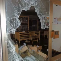 Kar ni zgorelo, je zaradi dima in vode uničeno.