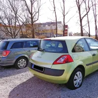 Osumljeni je v noči na pustno nedeljo prerezal pnevmatike na 
41 avtomobilih.