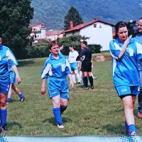 Linda Mihelič (v sredini) v dresu Tmink leta 2007 ob 10-letnici 
kluba ... 