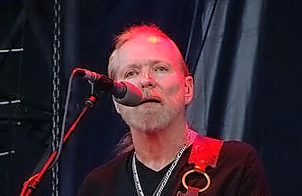 Umrl je Greg Allman, ki je skupaj s svojim bratom Duanom 
ustanovil Allman Brothers Band.