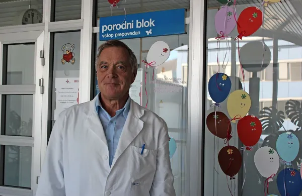 Direktor postojnske porodnišnice Aleksander Merlo bo imel 
že čez dva tedna med drugim težavo, kako zagotoviti denar 
za plače zaposlenih.