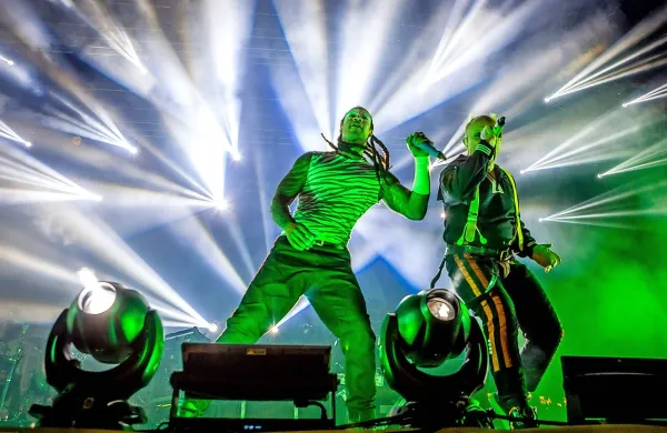 The Prodigy so predstavili svoj  šesti studijski album The Day 
is My Enemy in nanizali vrsto starih hitov.  