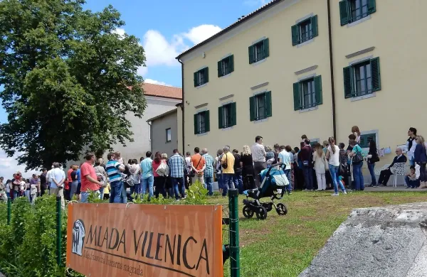 Lani so priznanja udeležencem Mlade Vilenice podelili v Lipici, letos pa jih bodo v Kosovelovem domuj v Sežani.
