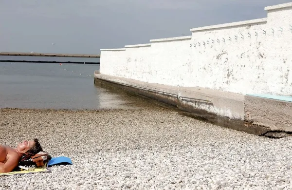 Na Kinu Otok bodo predvajali tudi dokumentarec o Pedočinu, posebni tržaški plaži, kjer zid ločuje moške in 
ženske.  
