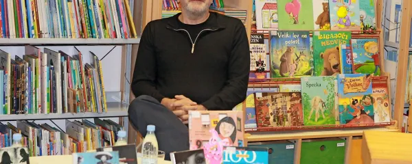 Miha Mazzini: “Osnovni problem ustvarjanja v Sloveniji je, da ga ne pojmujemo kot del 
gospodarstva - torej kot delo, ki ga je treba plačati.”