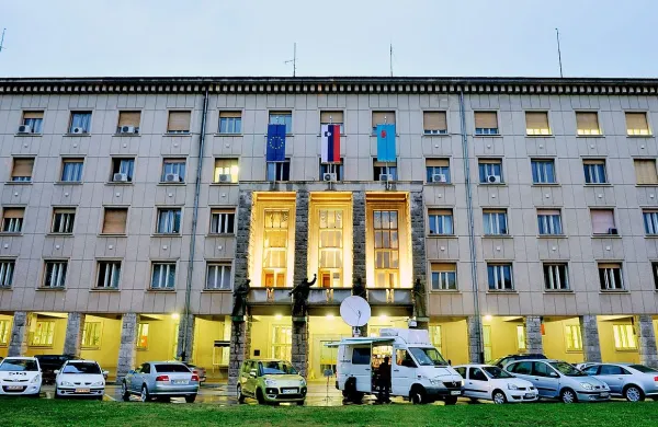 Računsko sodišče, ki je revidiralo pravilnost poslovanja 
Mestne občine Nova Gorica v letu 2015, je občini izreklo 
mnenje s pridržkom. 
