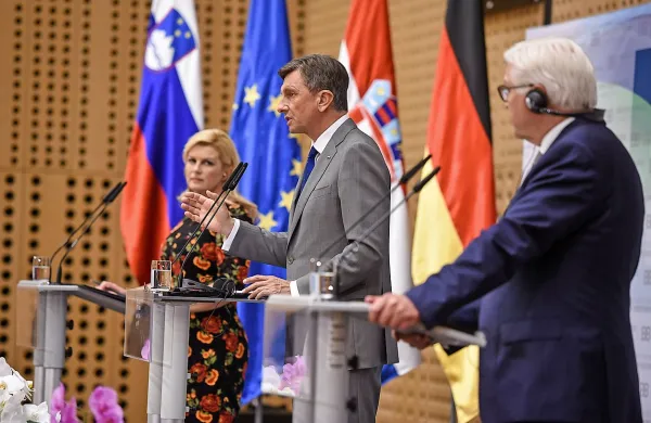  Slovenski predsednik Borut Pahor ne ve, kakšna bo razsodba arbitražnega sodišča, ve pa, da ni kompromisov glede 
tega, da je treba njegovo odločitev spoštovati. 