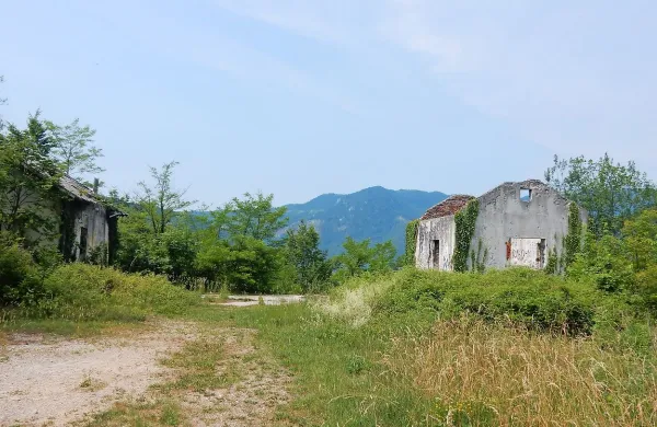 Turistični kompleks bi uredili na območju nekdanjega strelišča. 