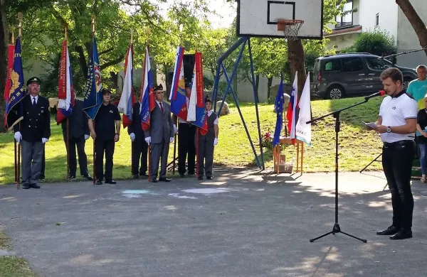 Verhovnik se je kot predstavnik mlajše generacije zahvalil 
vsem partizanskim junakom.