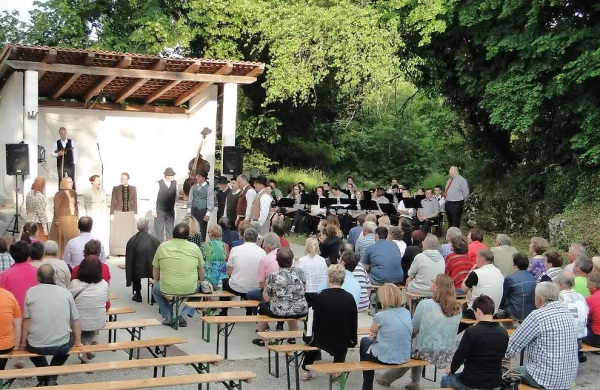 KD Borjač in Vrhovska vaška godba sta v nedeljo na Tabru pripravila skupni koncert v 
spomin na Leandra Pegana.