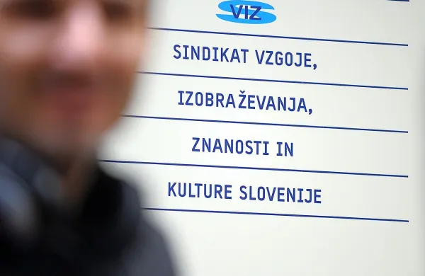  Izvršilni odbor Sviza je  sklenil, da bo protestni shod delavk in 
delavcev iz plačne skupine J ter pomočnic in pomočnikov 
vzgojiteljic in vzgojiteljev pred vlado 20. junija.
