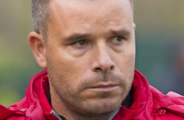 Izolan Anton Žlogar bo v  nogometni sezoni 2017/18 vodil 
novopečenega prvoligaša Triglav iz Kranja.