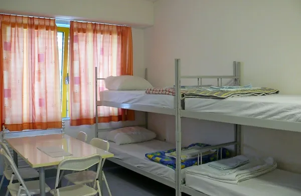 Izginili begunski deklici brez spremstva