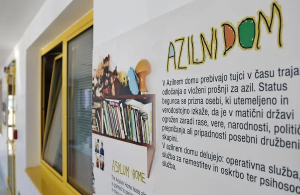 V Slovenijo je  iz Grčije prispela nova skupina beguncev v 
okviru sheme za solidarnostno prerazporeditev prebežnikov 
v EU. Gre za 13 državljanov Sirije, med njimi so pretežno 
družine. 