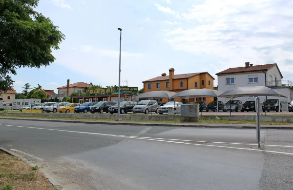 Odgovorni so držali obljubo, umaknili italijanske napise in 
naročili dvojezične.