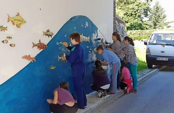 Podhod pod kobariško obvoznico je dobil barvito podobo.