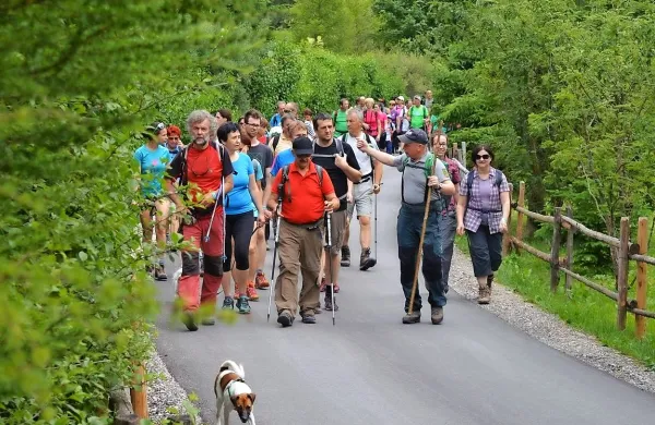 Ob letošnji otvoritvi sezone so se pohodniki sprehodili po 
Soški poti.