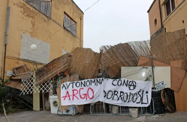  DUTB je z območja nekdanje tovarne Argo pregnala skvoterje, zdaj jo ti tožijo.