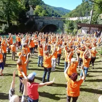 Oranževci so pozdravili sonce.