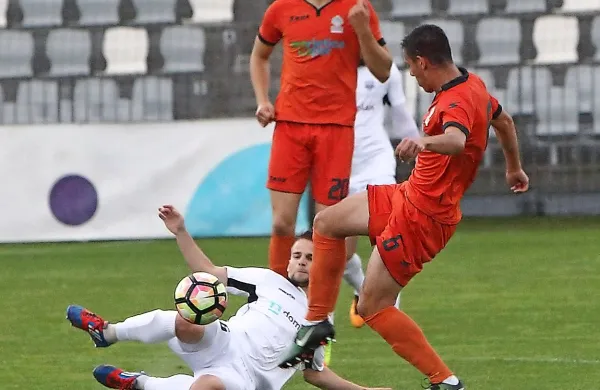 Ankarančani (v oranžni opremi) so   igrišče na glavnem koprskem stadionu preizkusili že na zadnji domači tekmi minule 
sezone.