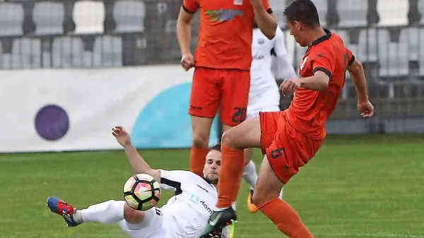 Ankarančani (v oranžni opremi) so   igrišče na glavnem koprskem stadionu preizkusili že na zadnji domači tekmi minule 
sezone.