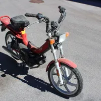 Čigav je moped?