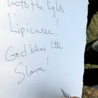 V spominsko knjigo kobilarne je Bill Murray napisal posvetilo: 
“Iz teme v svetlobo, Lipicanec! Bog blagoslovi malo Slavo!”