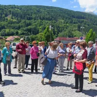 Izletniki na ogledu mesta Gmünd 