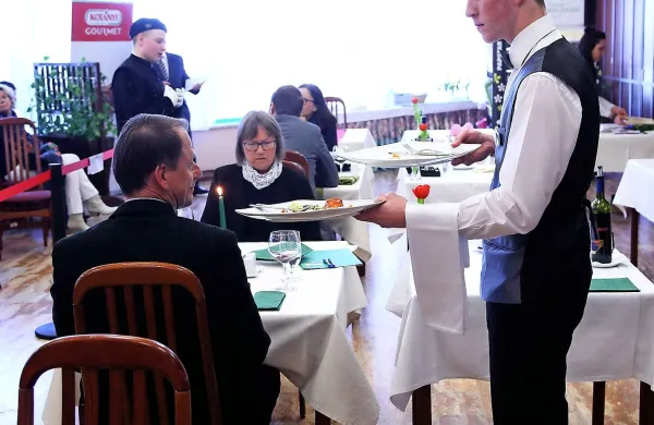 Primorski hotelirji doma ne najdejo  dovolj kuharjev in natakarjev.