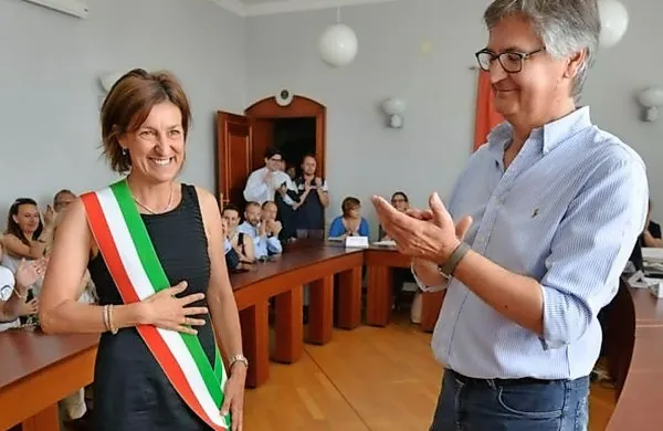 Vladimir Kukanja je županski trak predal Danieli Pallotta.