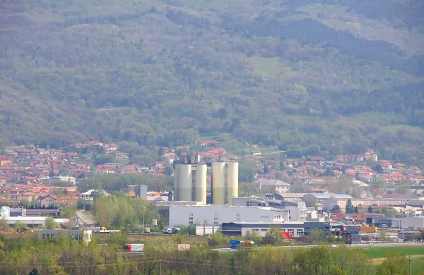 Ajdovci si svojo občino čez dobrih deset let predstavljajo kot 
prepoznavno, učinkovito, konkurenčno, zeleno in prijazno 
središče Vipavske doline.