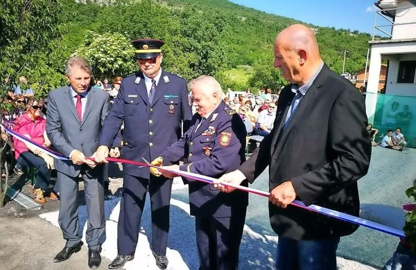 Trak so slovesno prerezali (z leve) Vili Bržan,   Oskar Kocjančič,  
Željko Franca in Janko Sever.