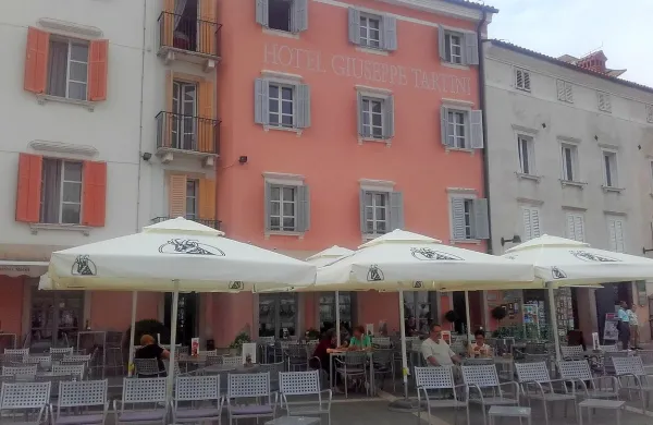 Hotel Tartini kmalu z novo kavarno