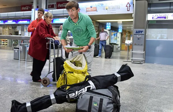 Slovenski alpinist in alpski smučar  Davo Karničar se je 
odpravil v Pakistan, kjer namerava kot prvi Zemljan s smučmi 
sestopiti z vrha himalajskega osemtisočaka K2.