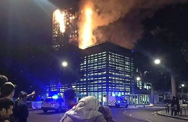 V požaru v londonski stolpnici najmanj 12 mrtvih