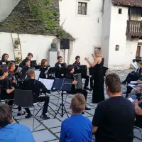 Zasedbo “gHOSt” Orchestra sestavljajo otroci, stari od osem 
do trinajst let.