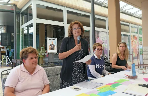 Predsednica sindikata Term Maribor Irena Žibert, generalna 
sekretarka sindikata Karmen Leban, sekretarka sindikata za 
območje Štajerske Breda Črnčec in primorska sindikalistka 
Irena Valenti so  poudarile, da bodo mlade v  poklice v 
gostinstvu in turizmu pritegnili višje plače, pošteno plačilo 
presežnih ur in urejen delovni čas. 