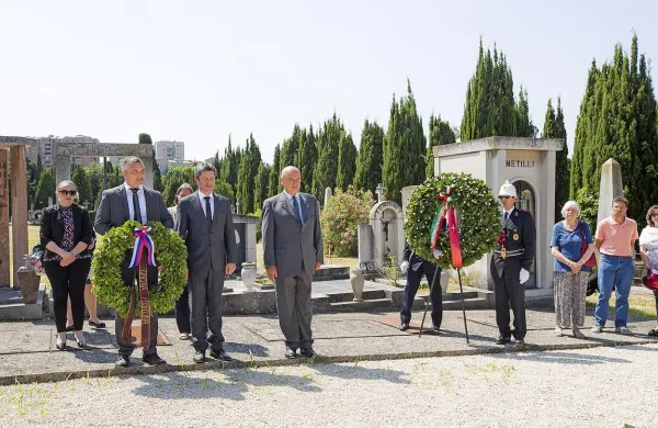 Župana Igor Marentič in Roberto Dipiazza sta se poklonila žrtvam vojne. 