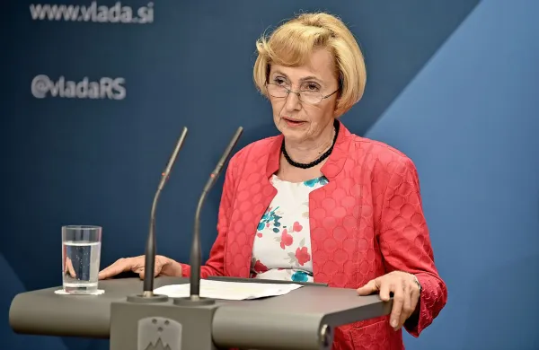 Ministrica za zdravje Milojka Kolar Celarc