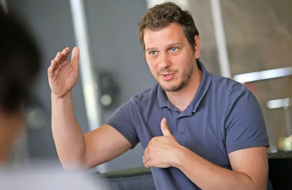 Prihajajoča sezona novogoriškega gledališča je prva, ki jo je pomagal 
sestaviti novi umetniški vodja Marko Bratuš. 