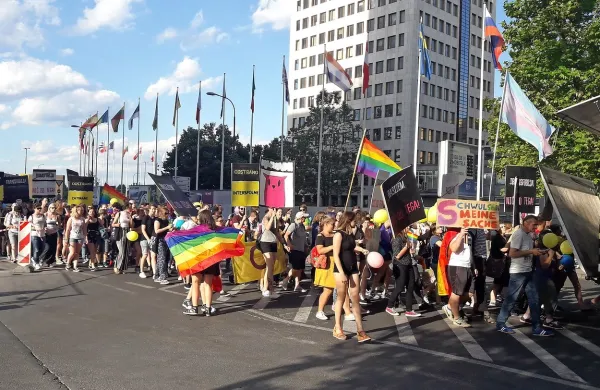 Parada ponosa je opozorilo, da živimo v družbi diskriminacije.