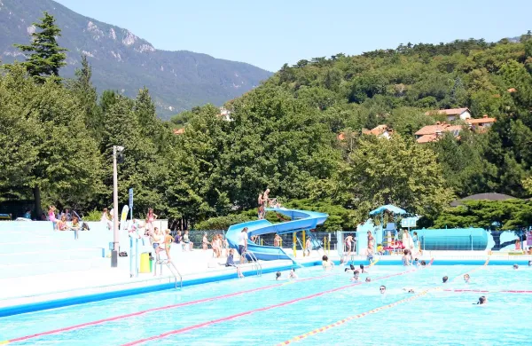 Z RK otroci in šolarji  na zdravstveno  letovanje na morje, ob 
podpori zavoda za šport pa tudi brezplačno na ajdovski 
bazen.  