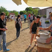 Festival kamna je pomemben, saj ne združuje le obrtnikov in 
podjetij, ki se ukvarjajo s kamnom, ter oblikovalcev, ampak si 
njihovo delo lahko ogledajo tudi potencialni kupci.  