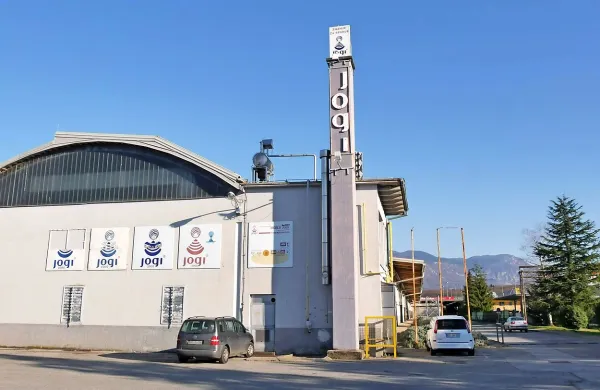 Konec lanskega leta je upravitelj  Mebla Jogi prodal prostore 
družbe v Kromberku, kmalu naj bi bila naprodaj tudi preostala, večinoma drobna oprema stečajnega dolžnika.
