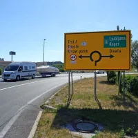 Na avtocesti pri Kozini več tovornjakov